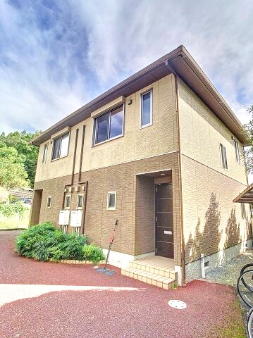 ファルカスⅡ A棟の物件外観写真