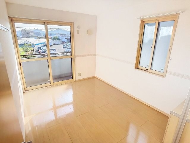 リビングタウン万々 B棟の物件内観写真