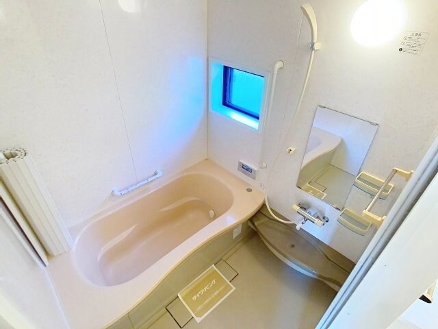 リビングタウン万々 B棟の物件内観写真