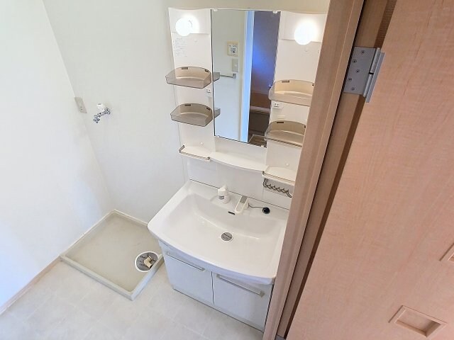 リビングタウン万々 B棟の物件内観写真