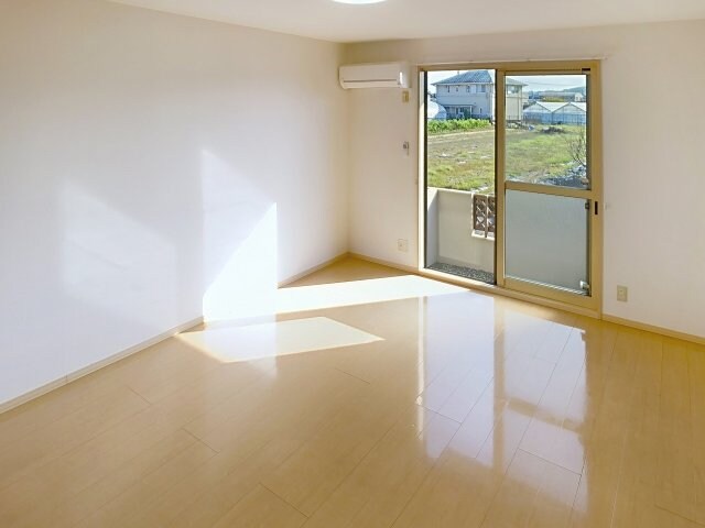 リビングタウン万々 B棟の物件内観写真