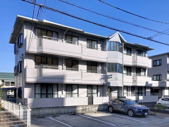 ロイヤルハウス比島 A棟の物件外観写真