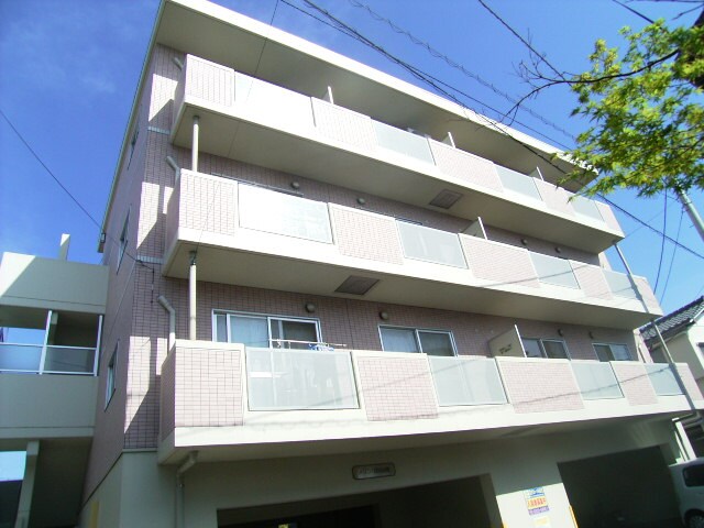 メゾン日の出町の物件外観写真