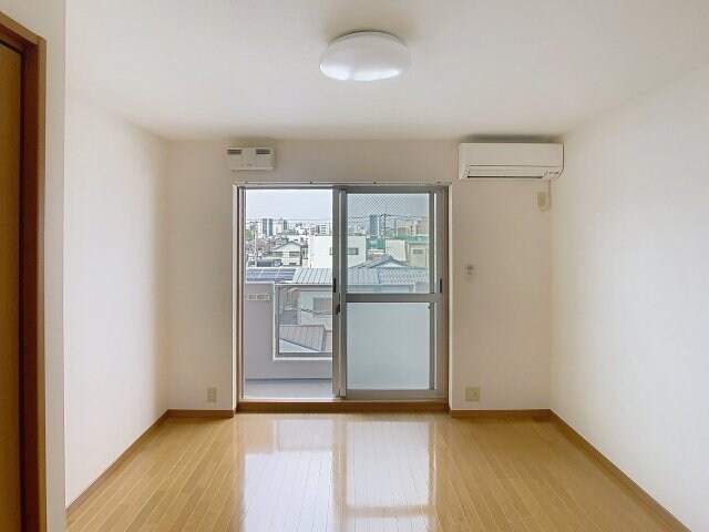 メゾン日の出町の物件内観写真