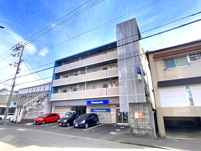 アクセスコートの物件外観写真