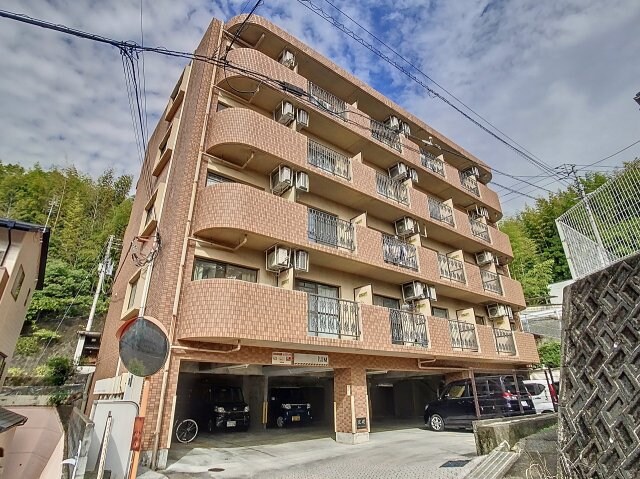 ヴィラ･アンソレイエ山ノ端の物件外観写真