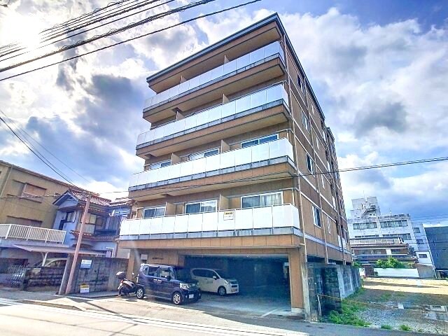 金子橋マンションの物件外観写真