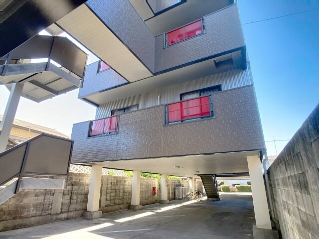 エレガンスYOU B棟の物件外観写真