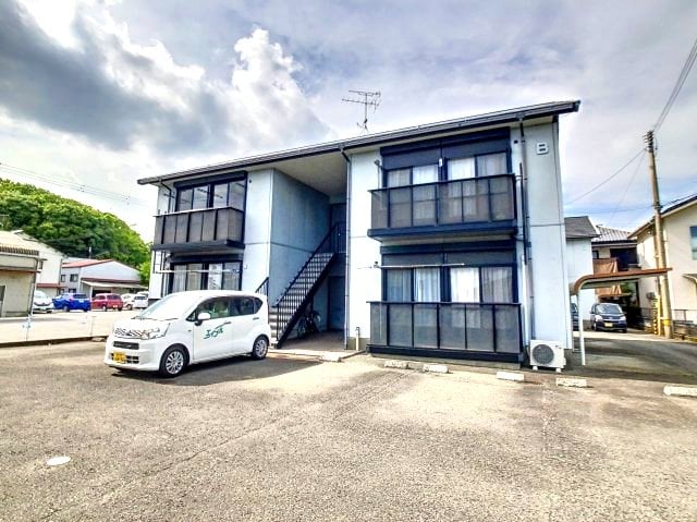 ヴェルディハイツ B棟の物件外観写真