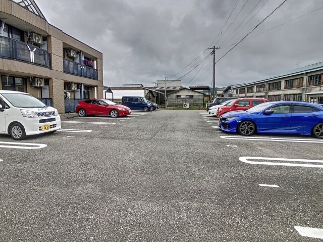 フローラル・アベニュー参番館の物件外観写真