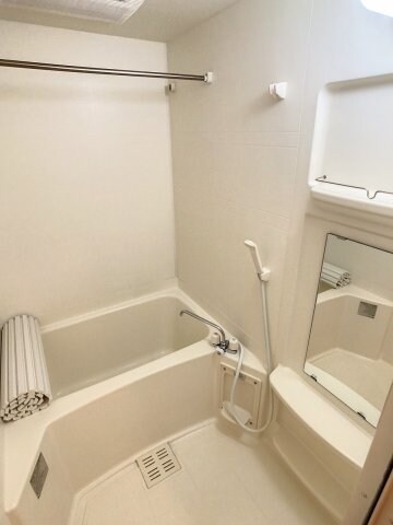 フローラル・アベニュー参番館の物件内観写真