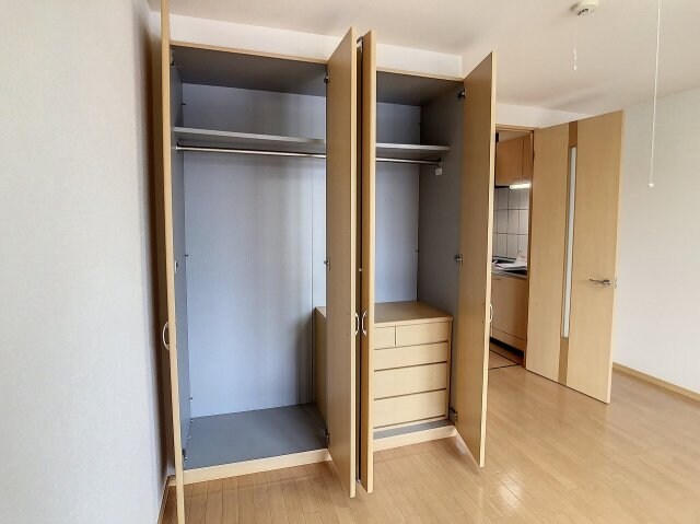 フローラル・アベニュー参番館の物件内観写真