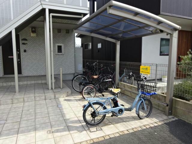 丸萬三番館の物件外観写真