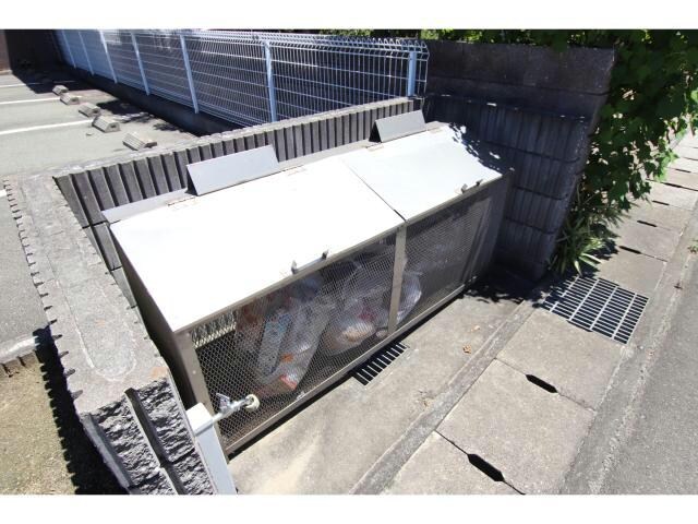 東フラワーの物件外観写真