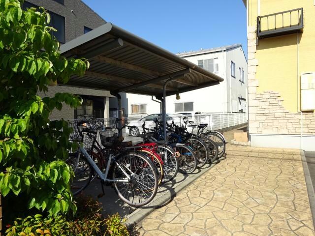 ウエスト　ウッド　アベニューの物件外観写真