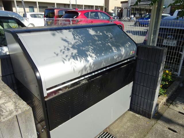 ウエスト　ウッド　アベニューの物件外観写真