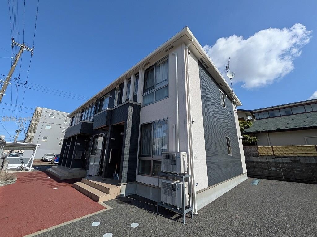 ルシアスの物件外観写真