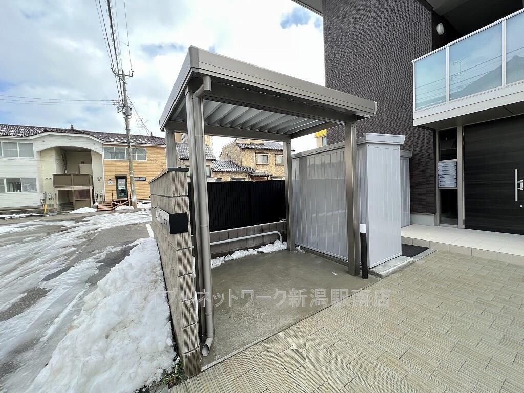 シャーメゾン上所の物件外観写真