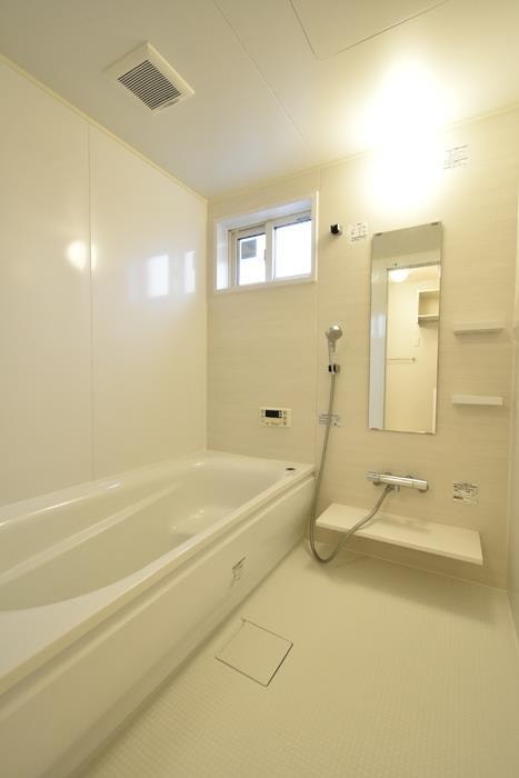 ロイヤルガーデンコート新和Aの物件内観写真