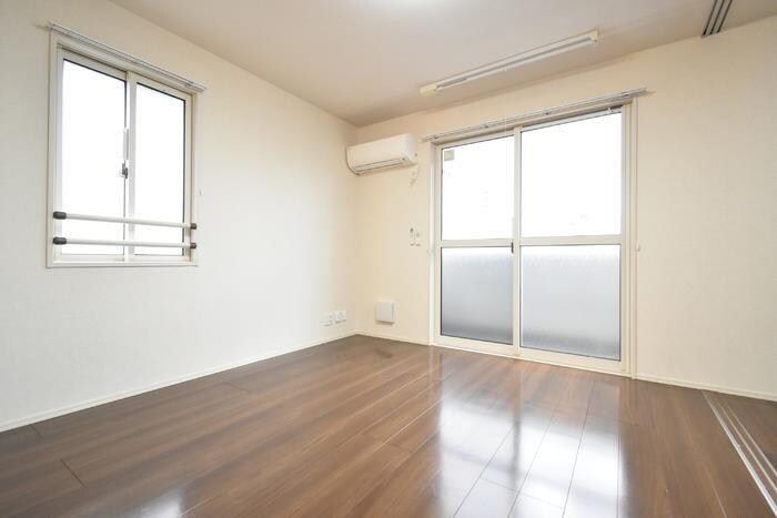 ロイヤルガーデンコート新和Aの物件内観写真