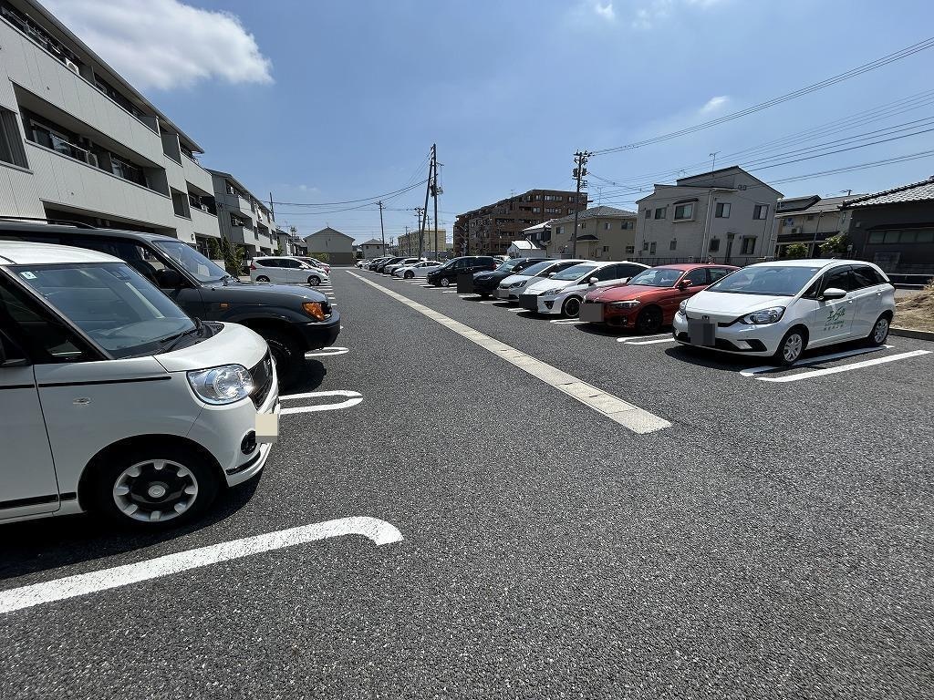 ロイヤルガーデンコート新和Aの物件外観写真