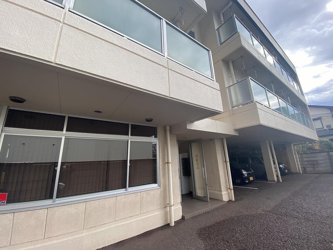 丸岩ビルの物件外観写真