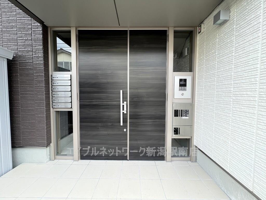 シャーメゾン上所の物件外観写真