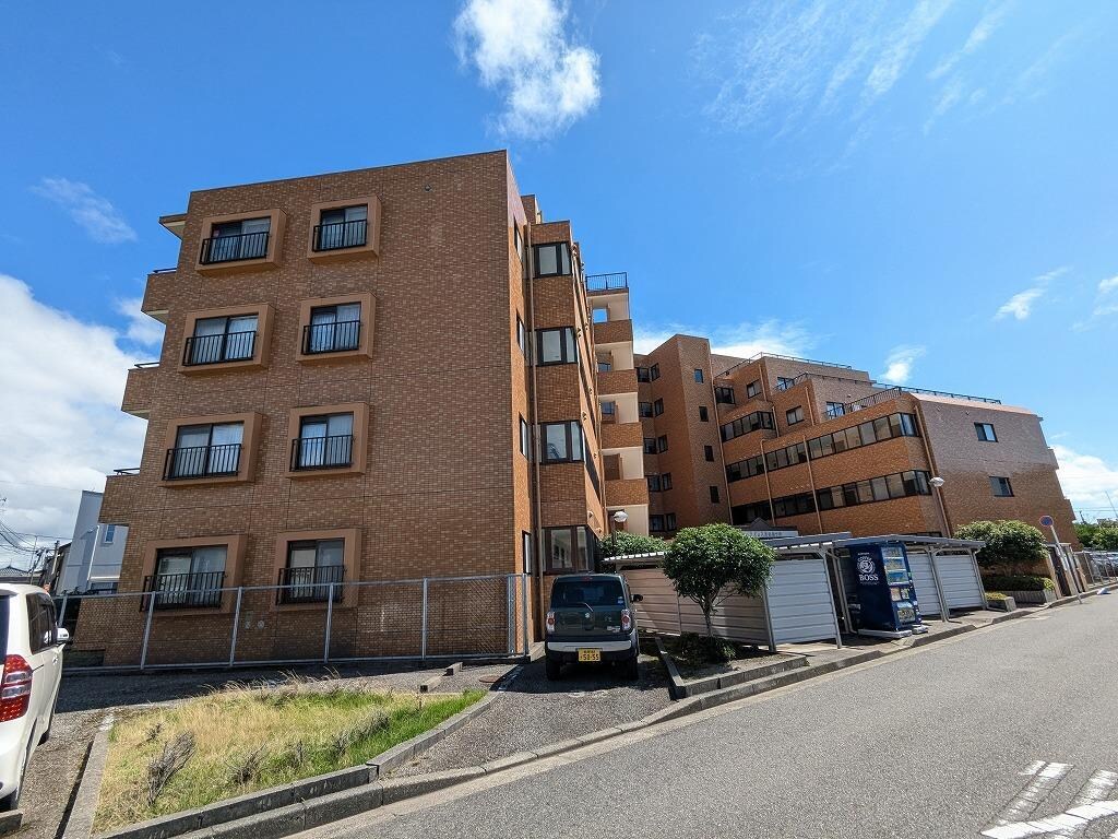 ダイアパレス沼垂四ツ角110の物件外観写真