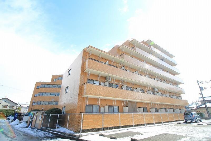 ダイアパレス沼垂四ツ角110の物件外観写真