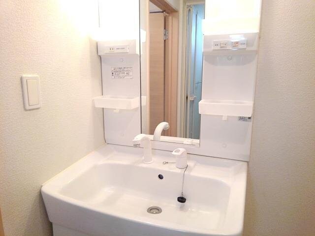 シャン・ド・フルール弐番館の物件内観写真