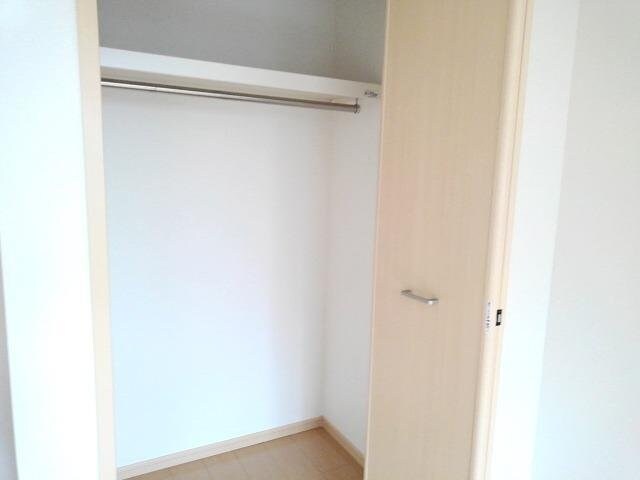 シャン・ド・フルール弐番館の物件内観写真