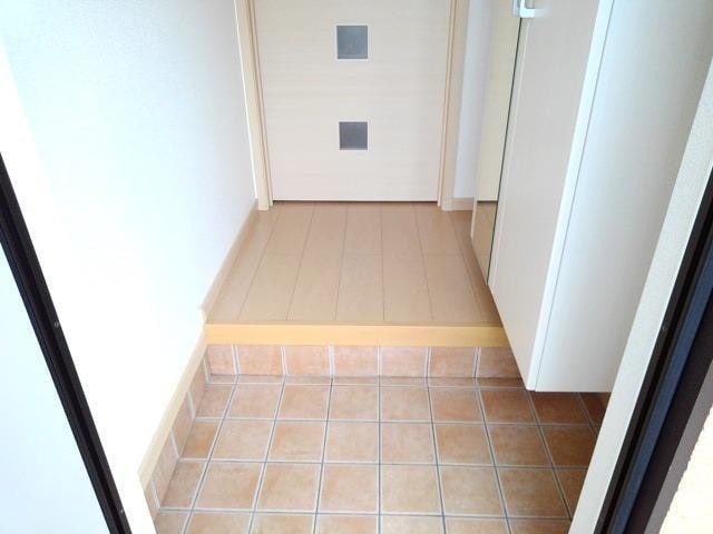 シャン・ド・フルール弐番館の物件内観写真