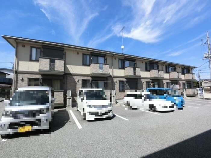 グランソシエBの物件外観写真