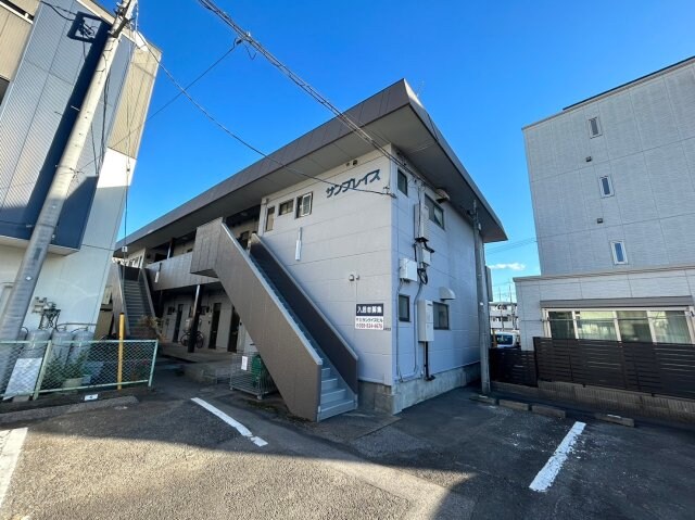 サンプレイスの物件外観写真