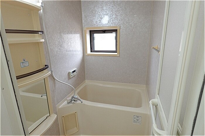 フローラルコート Ｅの物件内観写真