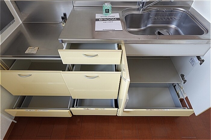 フローラルコート Ｅの物件内観写真