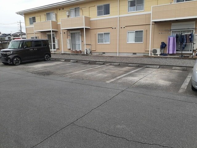 ロイヤルエステート神明Ａの物件外観写真