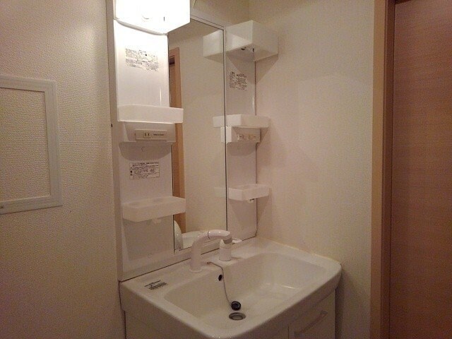 シャン・ド・フルール弐番館の物件内観写真