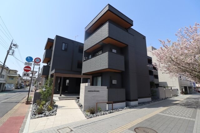 Ｄ-ＲＯＹＡＬ中央 ＥＡＳＴの物件外観写真