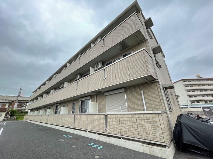 グロース小山の物件外観写真