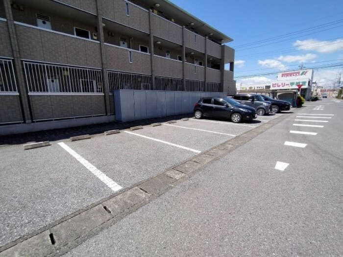 ルミエールヤナセ Ｂの物件外観写真