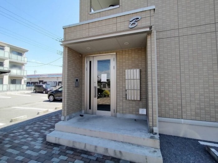 ルミエールヤナセ Ｂの物件外観写真