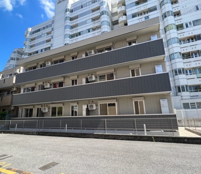 エル アベニューの物件外観写真