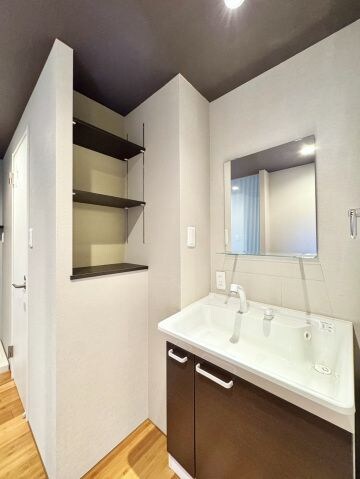 コリドール中央の物件内観写真