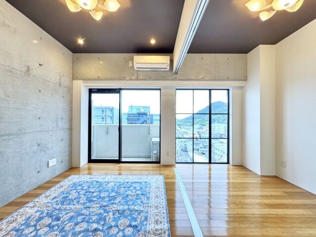 コリドール中央の物件内観写真