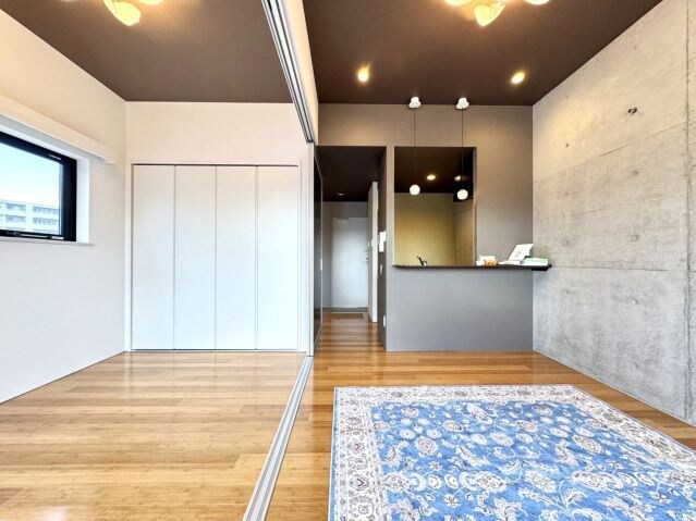 コリドール中央の物件内観写真