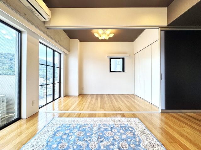 コリドール中央の物件内観写真