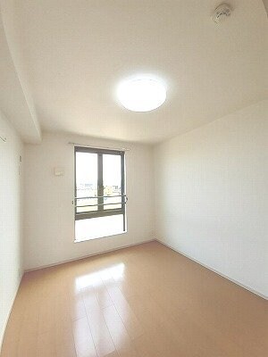 グローヴ・ガーデンⅢの物件内観写真