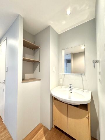 コリドール中央の物件内観写真