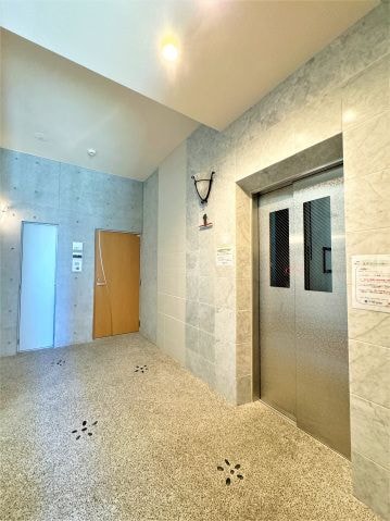 コリドール中央の物件外観写真